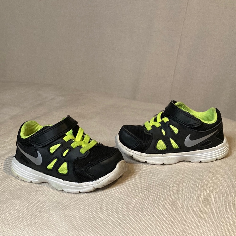 Nike black and yellow sneakers Suze 6C